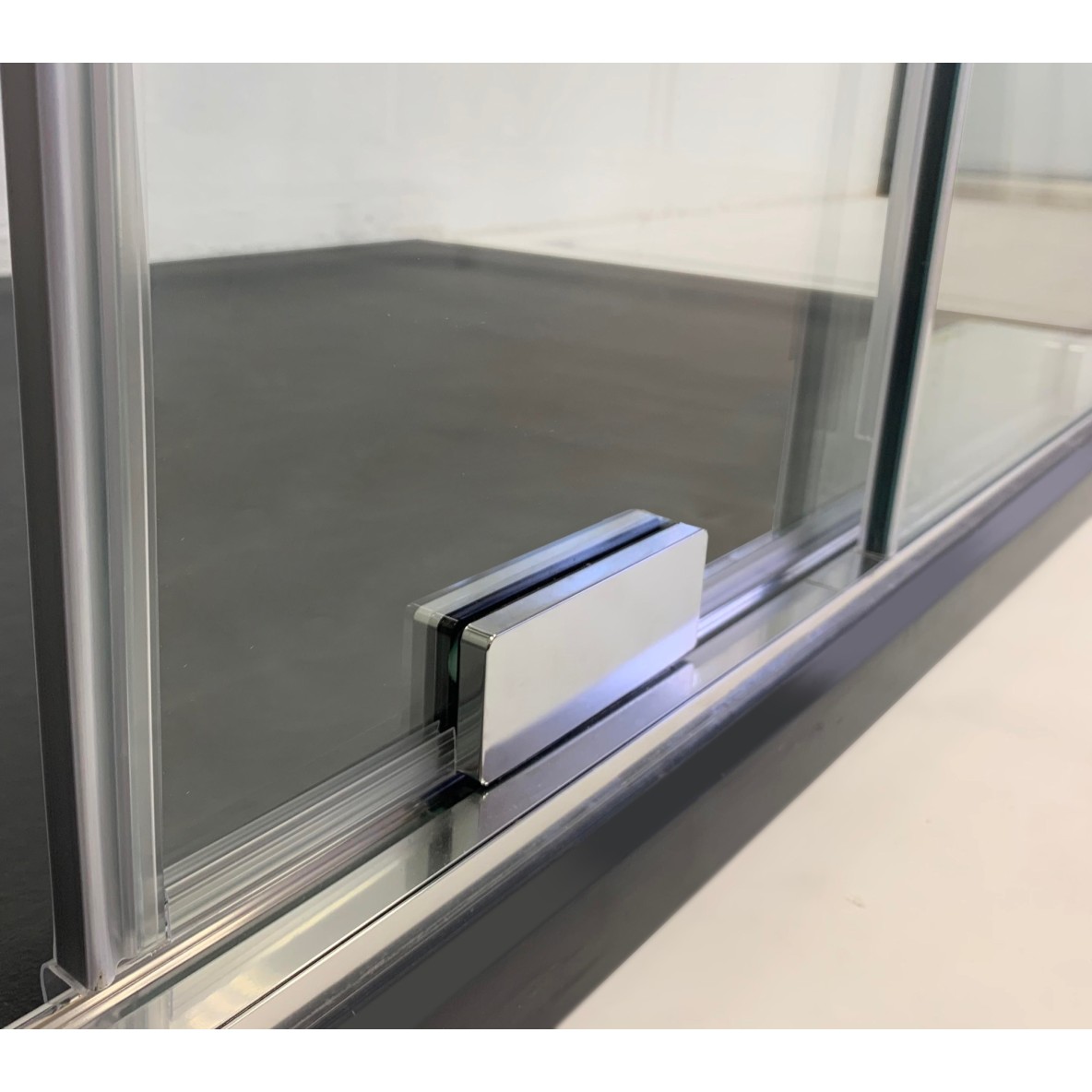 Porte coulissante transparent frontale en accès d'angle libre 1fixe+1coulissant transparent KENNA